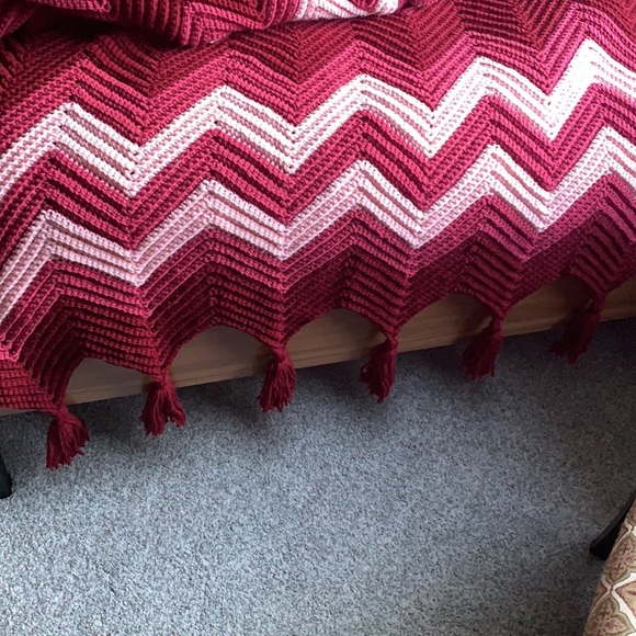 Vintage Handmade Wool Knitted Throw Bed Cover/ Blanket with Tassels Chevron - Picture 6 of 11